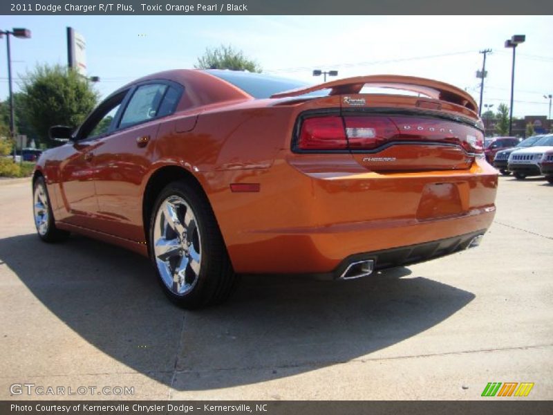 Toxic Orange Pearl / Black 2011 Dodge Charger R/T Plus