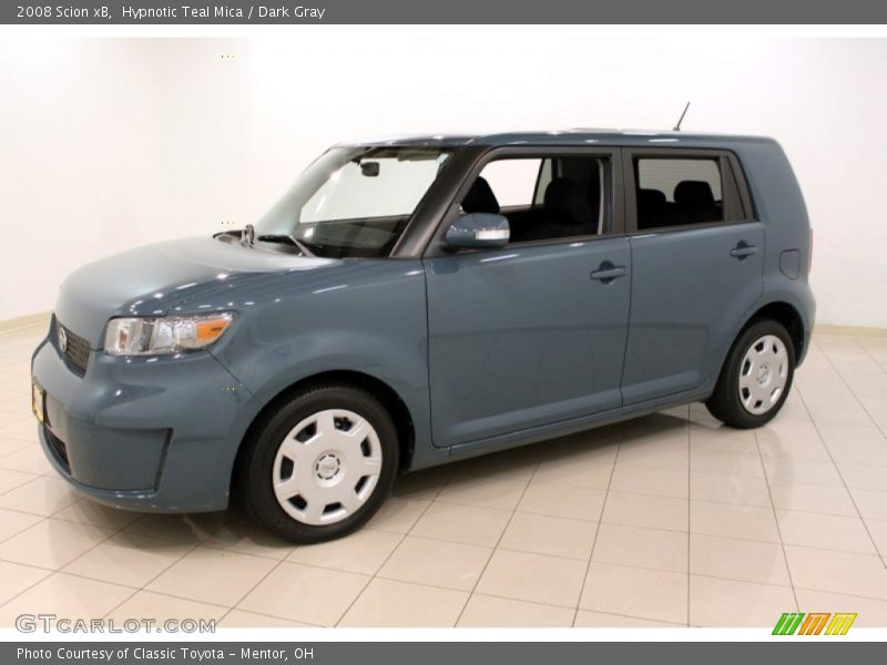 Front 3/4 View of 2008 xB 