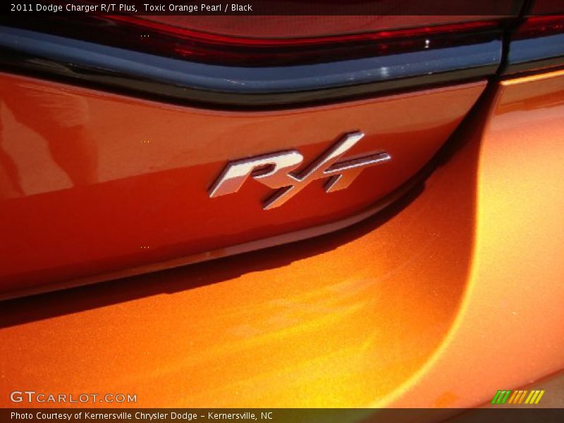 Toxic Orange Pearl / Black 2011 Dodge Charger R/T Plus