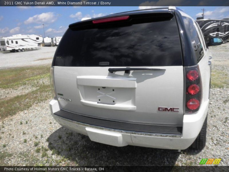 White Diamond Tintcoat / Ebony 2011 GMC Yukon Denali AWD