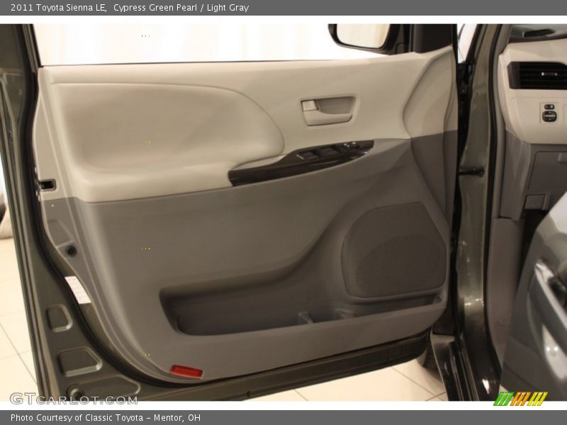 Cypress Green Pearl / Light Gray 2011 Toyota Sienna LE