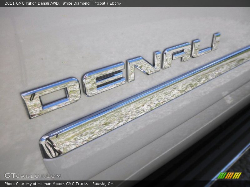 White Diamond Tintcoat / Ebony 2011 GMC Yukon Denali AWD