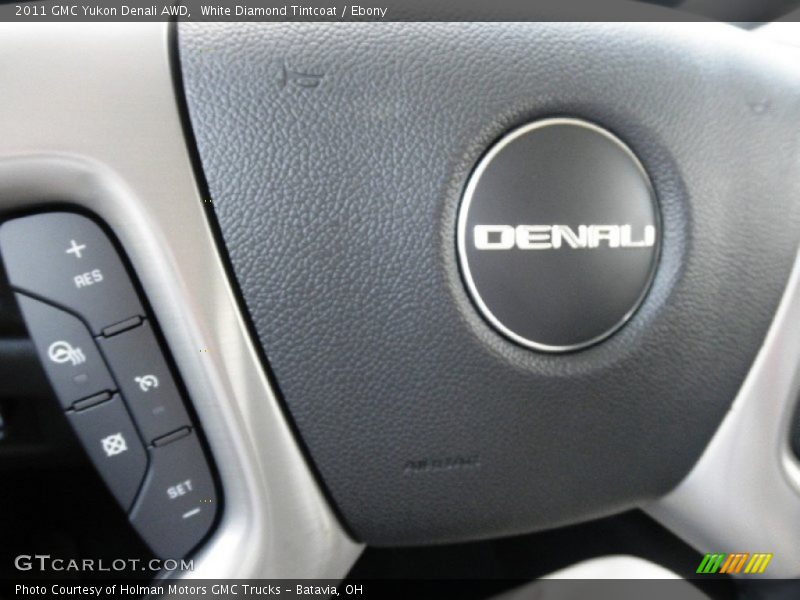 White Diamond Tintcoat / Ebony 2011 GMC Yukon Denali AWD