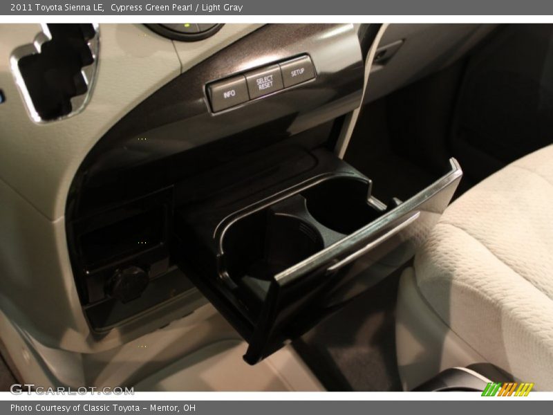 Cypress Green Pearl / Light Gray 2011 Toyota Sienna LE