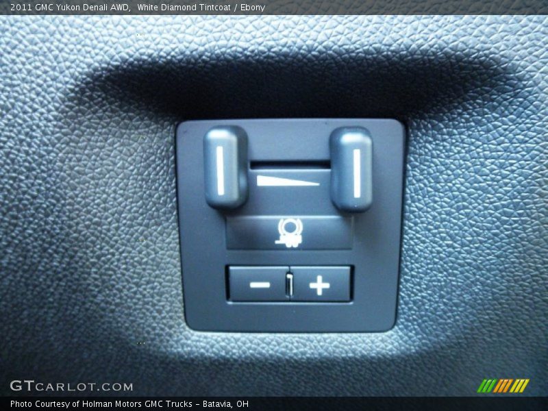 White Diamond Tintcoat / Ebony 2011 GMC Yukon Denali AWD