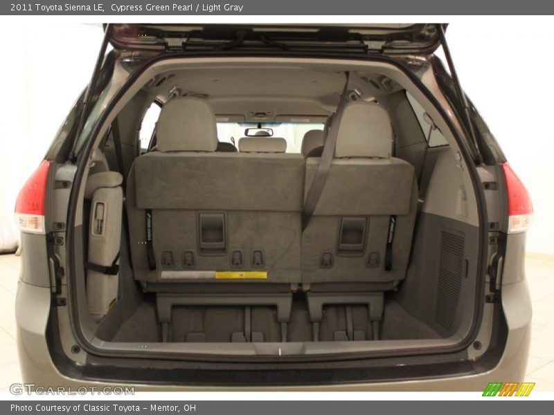 Cypress Green Pearl / Light Gray 2011 Toyota Sienna LE