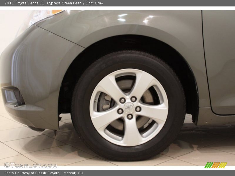 Cypress Green Pearl / Light Gray 2011 Toyota Sienna LE