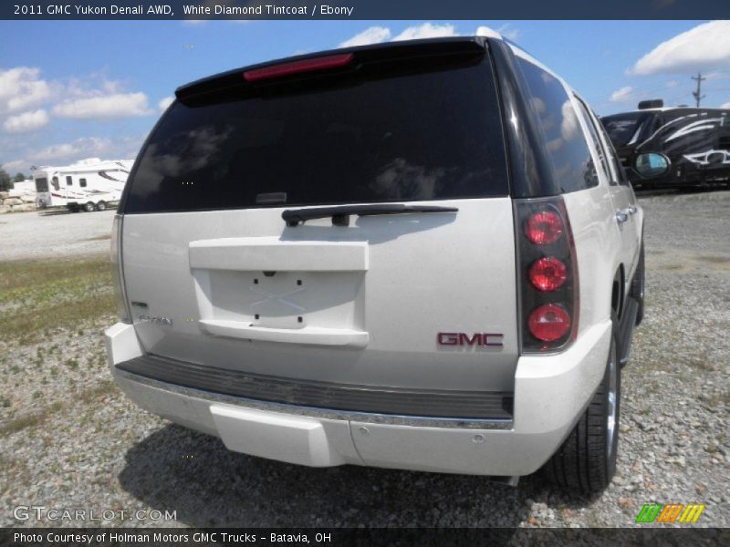 White Diamond Tintcoat / Ebony 2011 GMC Yukon Denali AWD
