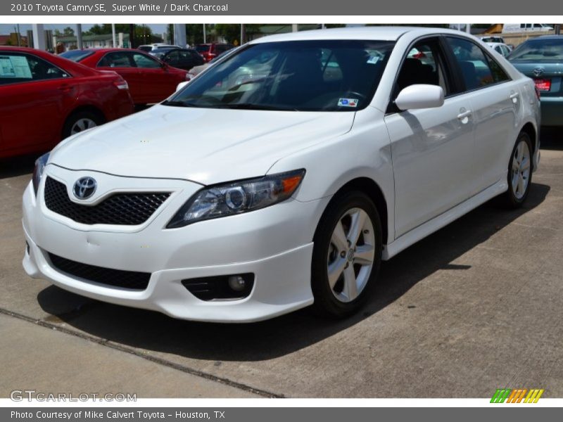 Super White / Dark Charcoal 2010 Toyota Camry SE