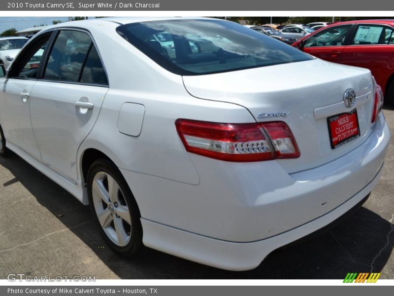 Super White / Dark Charcoal 2010 Toyota Camry SE
