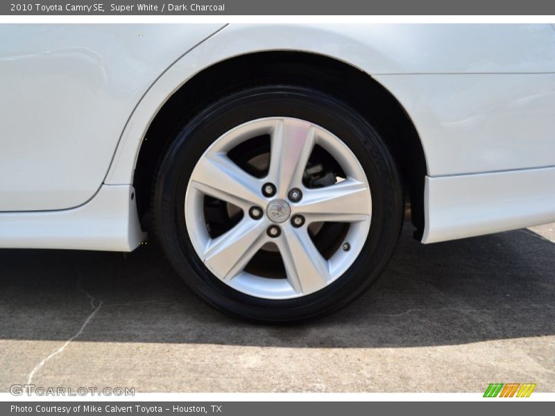 Super White / Dark Charcoal 2010 Toyota Camry SE