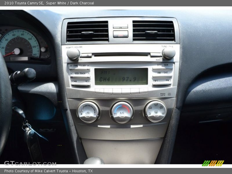Super White / Dark Charcoal 2010 Toyota Camry SE