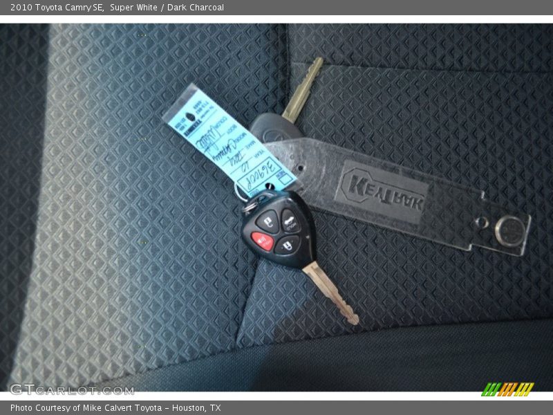 Super White / Dark Charcoal 2010 Toyota Camry SE