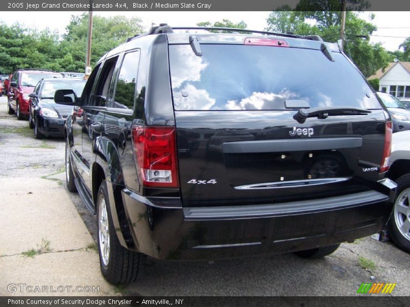 Black / Medium Slate Gray 2005 Jeep Grand Cherokee Laredo 4x4