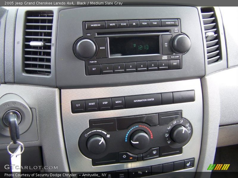 Black / Medium Slate Gray 2005 Jeep Grand Cherokee Laredo 4x4