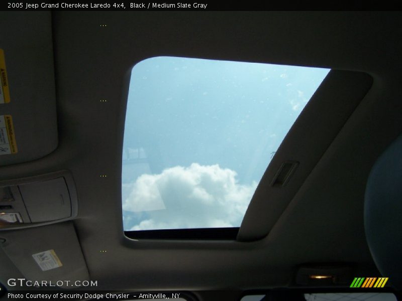 Black / Medium Slate Gray 2005 Jeep Grand Cherokee Laredo 4x4