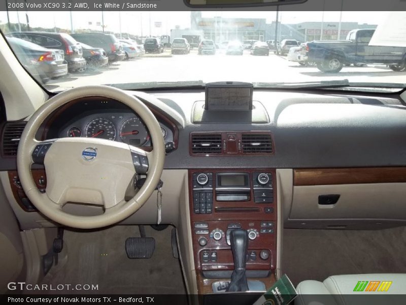Ice White / Sandstone 2008 Volvo XC90 3.2 AWD