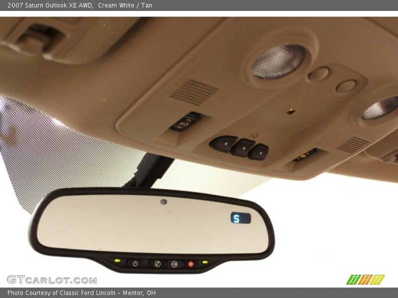 Cream White / Tan 2007 Saturn Outlook XE AWD