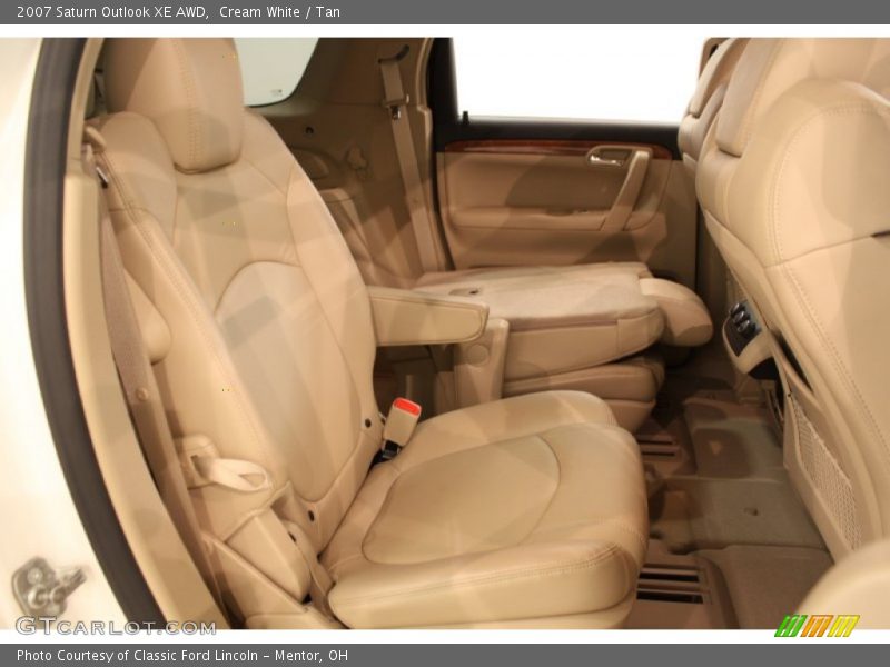 Cream White / Tan 2007 Saturn Outlook XE AWD