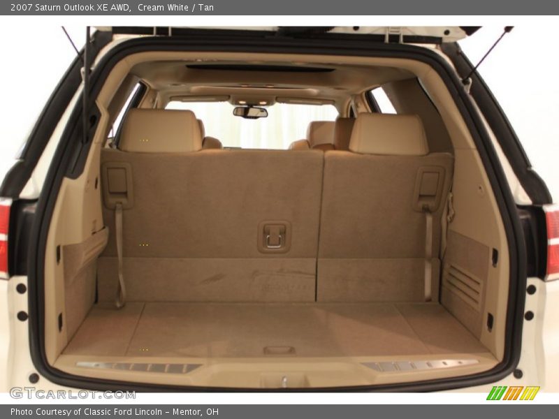 Cream White / Tan 2007 Saturn Outlook XE AWD