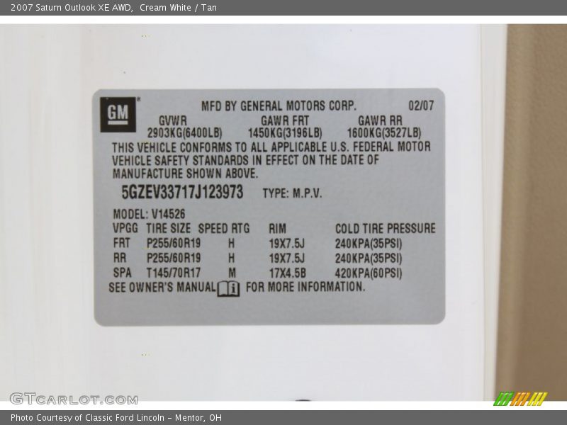 Cream White / Tan 2007 Saturn Outlook XE AWD