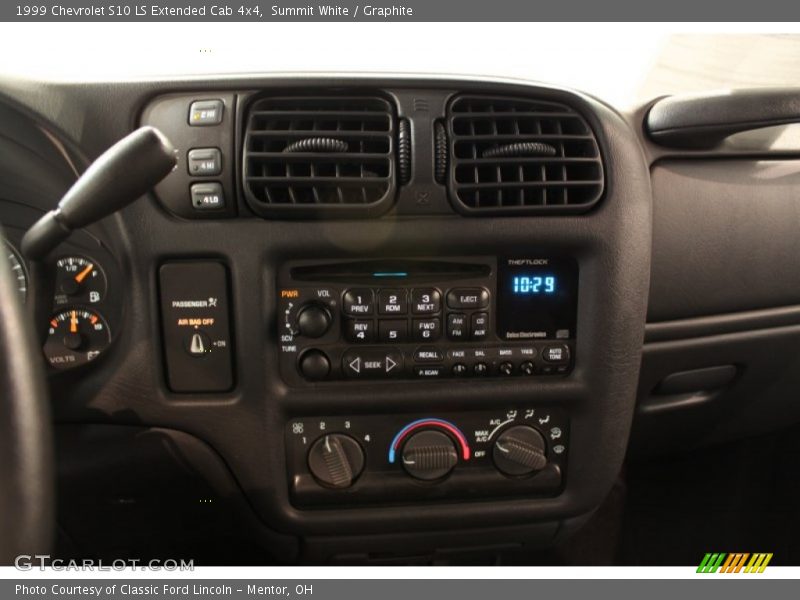 Audio System of 1999 S10 LS Extended Cab 4x4
