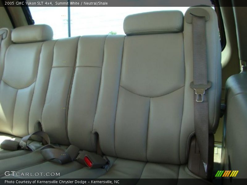 Summit White / Neutral/Shale 2005 GMC Yukon SLT 4x4
