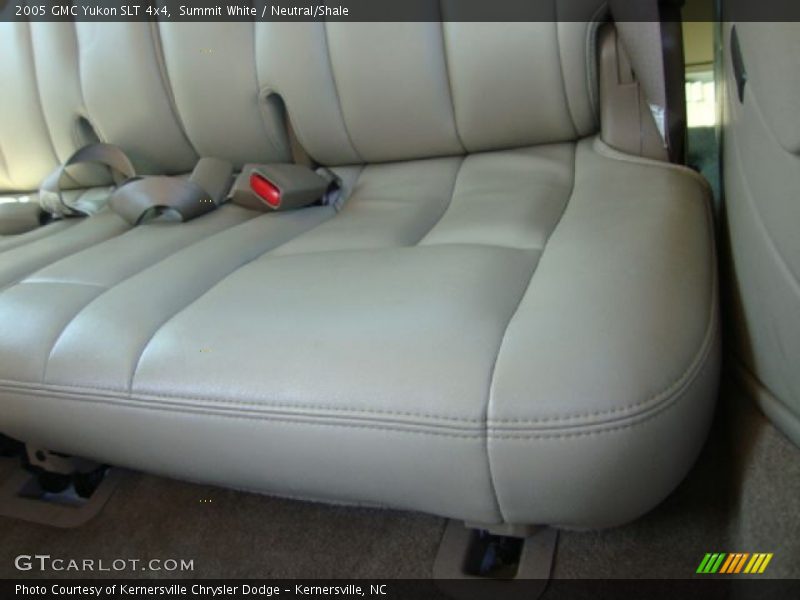 Summit White / Neutral/Shale 2005 GMC Yukon SLT 4x4