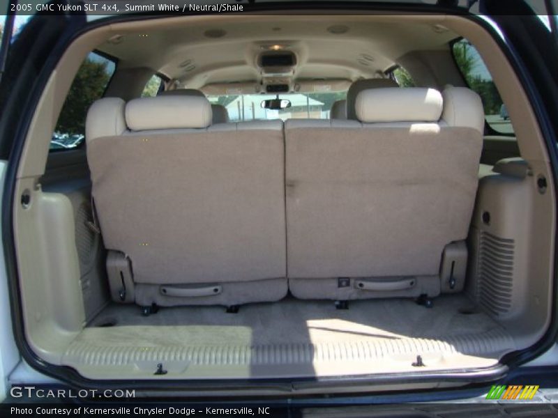 Summit White / Neutral/Shale 2005 GMC Yukon SLT 4x4