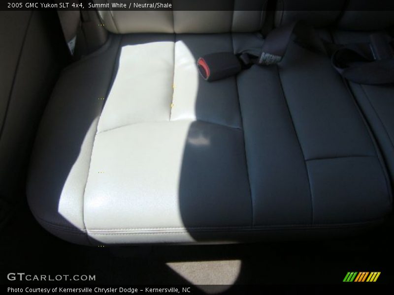 Summit White / Neutral/Shale 2005 GMC Yukon SLT 4x4