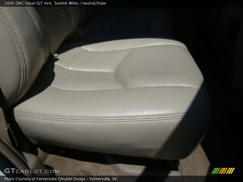 Summit White / Neutral/Shale 2005 GMC Yukon SLT 4x4
