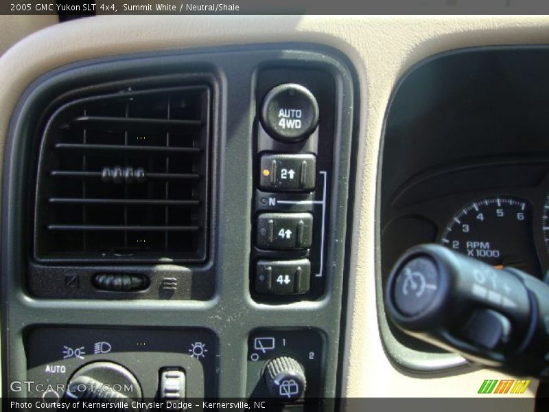 Summit White / Neutral/Shale 2005 GMC Yukon SLT 4x4