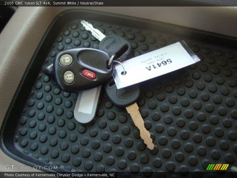 Summit White / Neutral/Shale 2005 GMC Yukon SLT 4x4