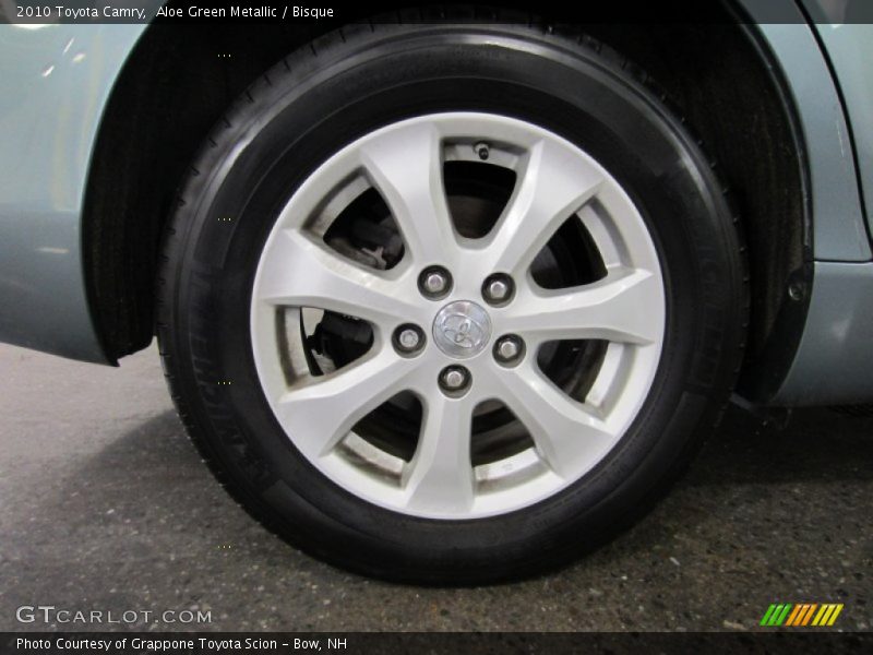 Aloe Green Metallic / Bisque 2010 Toyota Camry