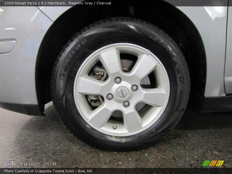 Magnetic Gray / Charcoal 2009 Nissan Versa 1.8 S Hatchback