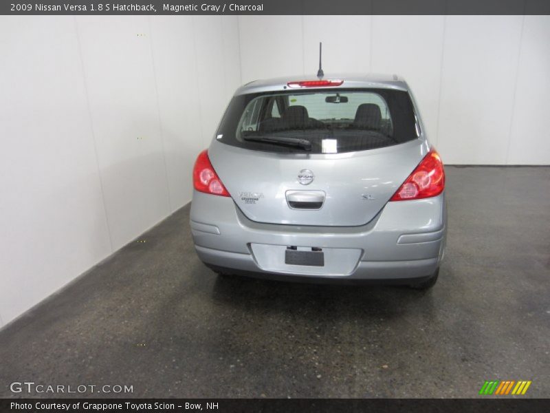 Magnetic Gray / Charcoal 2009 Nissan Versa 1.8 S Hatchback