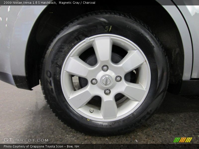 Magnetic Gray / Charcoal 2009 Nissan Versa 1.8 S Hatchback