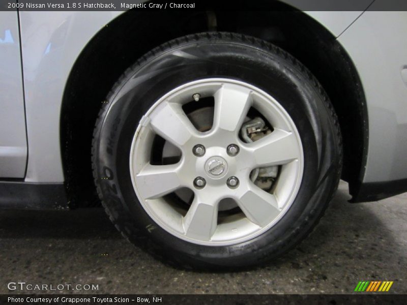 Magnetic Gray / Charcoal 2009 Nissan Versa 1.8 S Hatchback