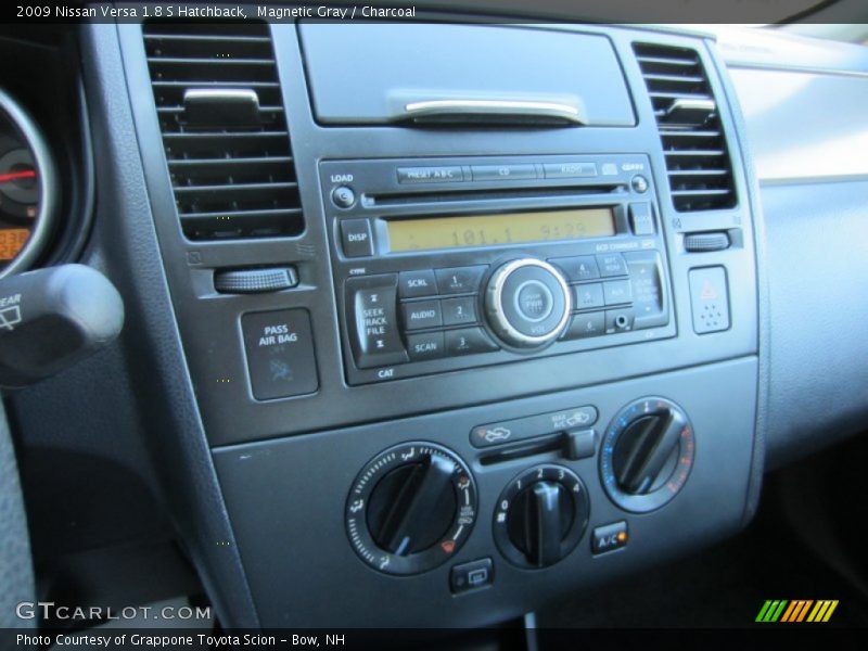 Magnetic Gray / Charcoal 2009 Nissan Versa 1.8 S Hatchback