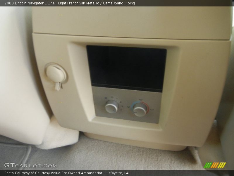 Light French Silk Metallic / Camel/Sand Piping 2008 Lincoln Navigator L Elite