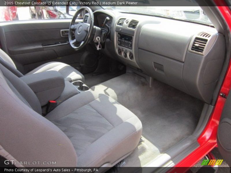 Dashboard of 2005 Colorado LS Extended Cab