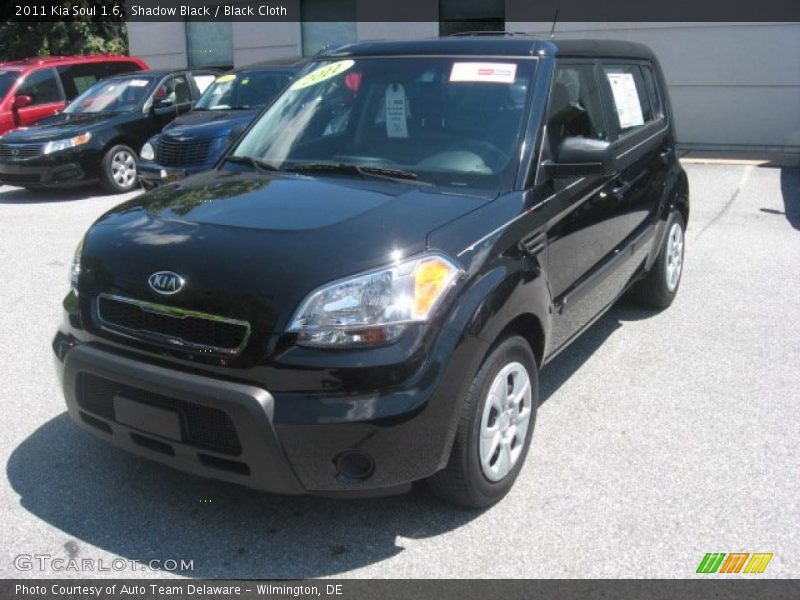 Front 3/4 View of 2011 Soul 1.6