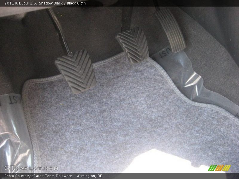 Shadow Black / Black Cloth 2011 Kia Soul 1.6