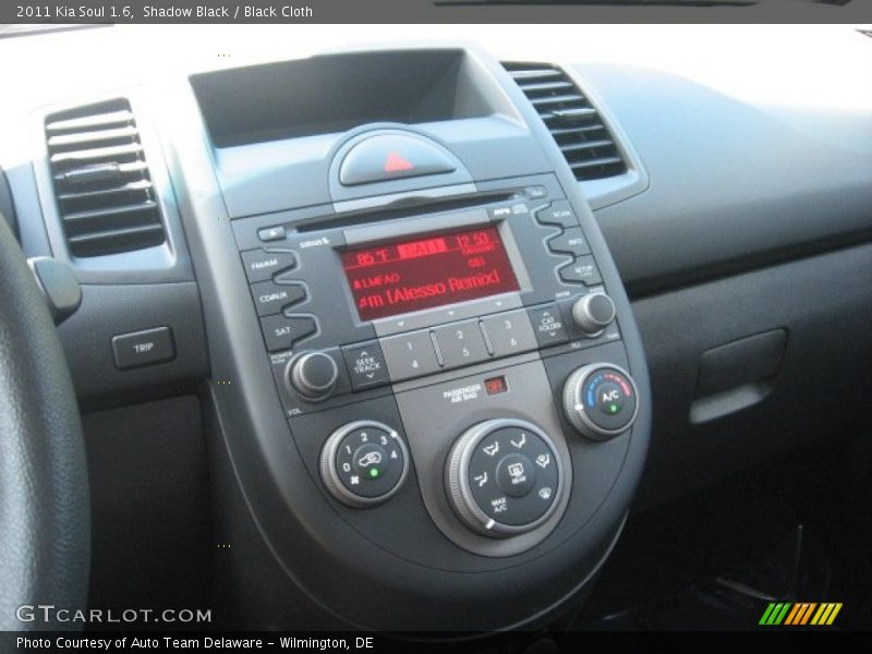 Shadow Black / Black Cloth 2011 Kia Soul 1.6