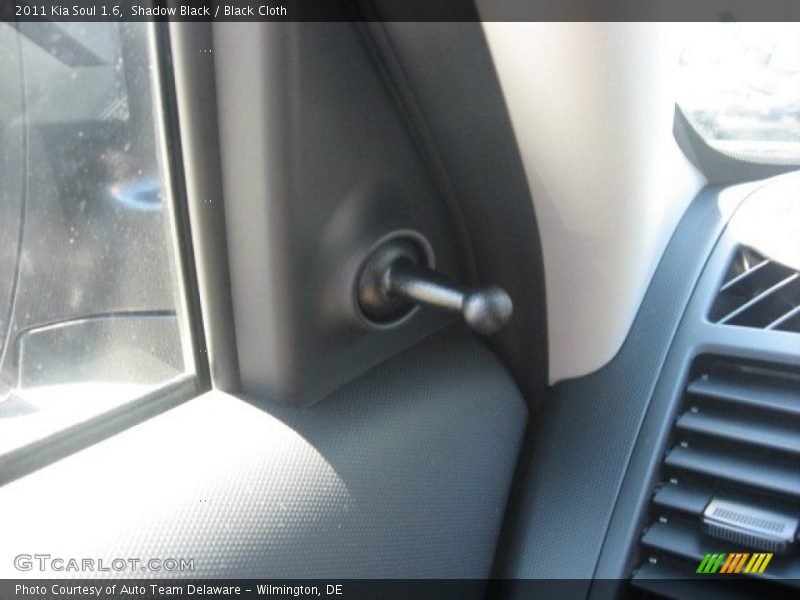 Shadow Black / Black Cloth 2011 Kia Soul 1.6