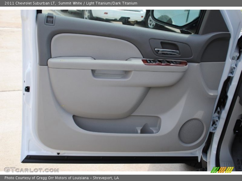 Summit White / Light Titanium/Dark Titanium 2011 Chevrolet Suburban LT