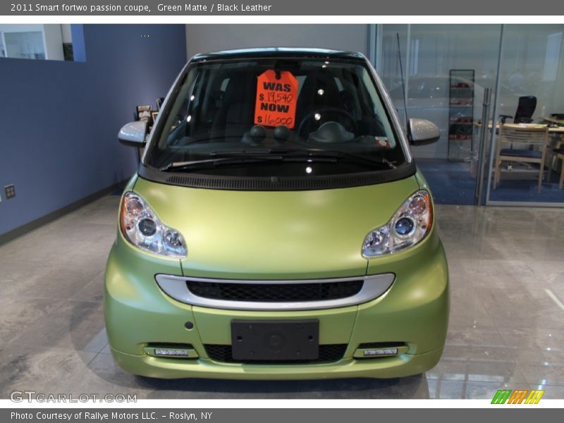 Green Matte / Black Leather 2011 Smart fortwo passion coupe