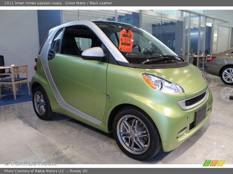 Front 3/4 View of 2011 fortwo passion coupe