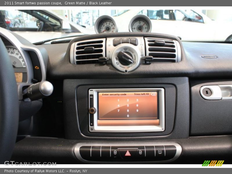 Controls of 2011 fortwo passion coupe