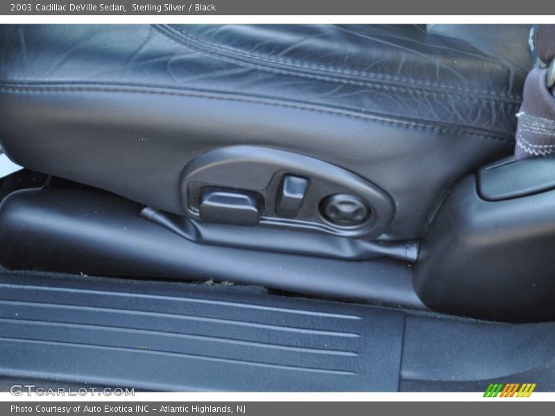 Sterling Silver / Black 2003 Cadillac DeVille Sedan